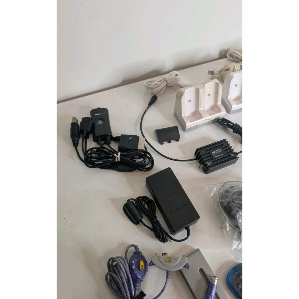 Huge Mixed Lot Of PS1 PS2 PS3 PS4 Wii Nintendo TV Wired Chargers Docking & More!